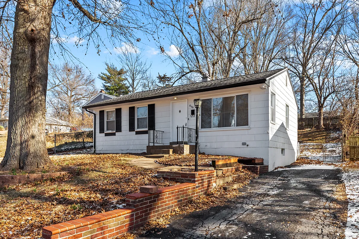 Building Photo - 606 Teston Dr