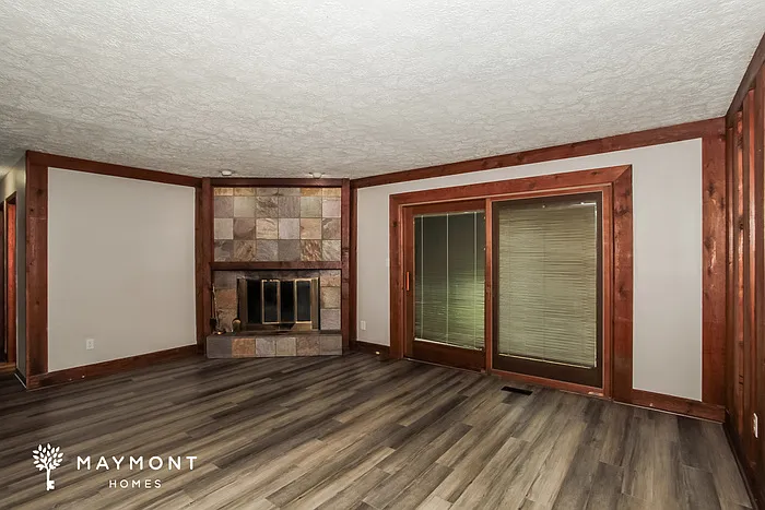 8233 Lake Ridge Dr — Photo 2