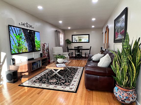 Living room with a 75" TV