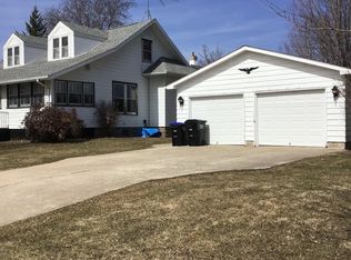503 E 9th St, Vinton, IA 52349