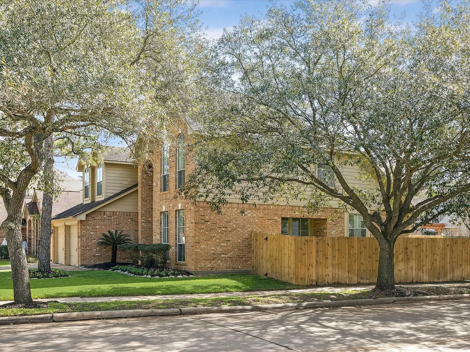4 bed, 2.5 bath, 2750 sqft, $2,700 — Photo 3