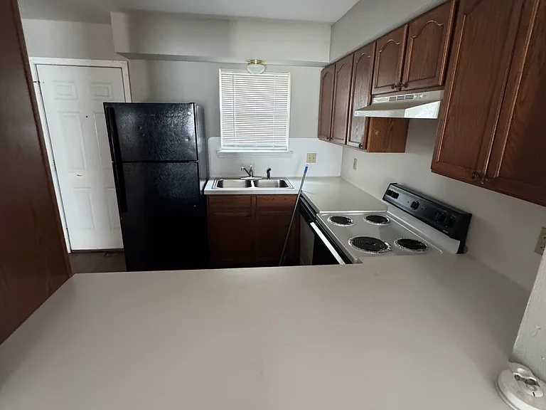4253 Janet Ave #10 — Photo 2