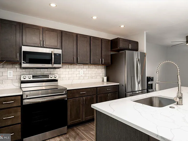 1005 Magothy Park Ln — Photo 19