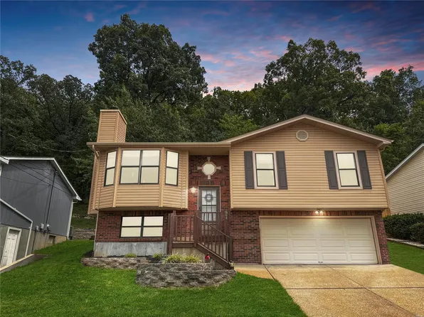 864 Country Glen Dr, Imperial, MO 63052