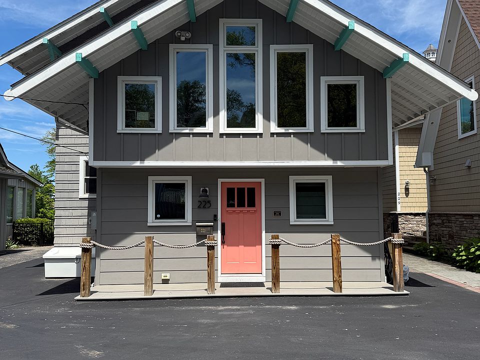 1st image of 225 Yacht Club Dr