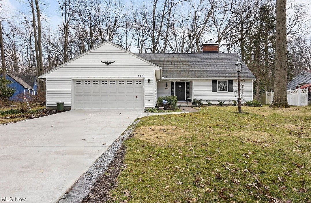 807 Red Hill Dr, Lorain, OH 44052 | Zillow