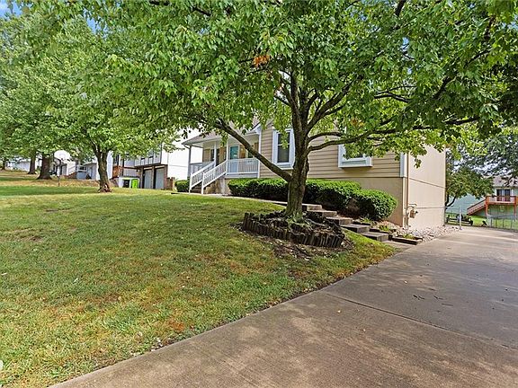4th image of 1421 SW Highland Dr