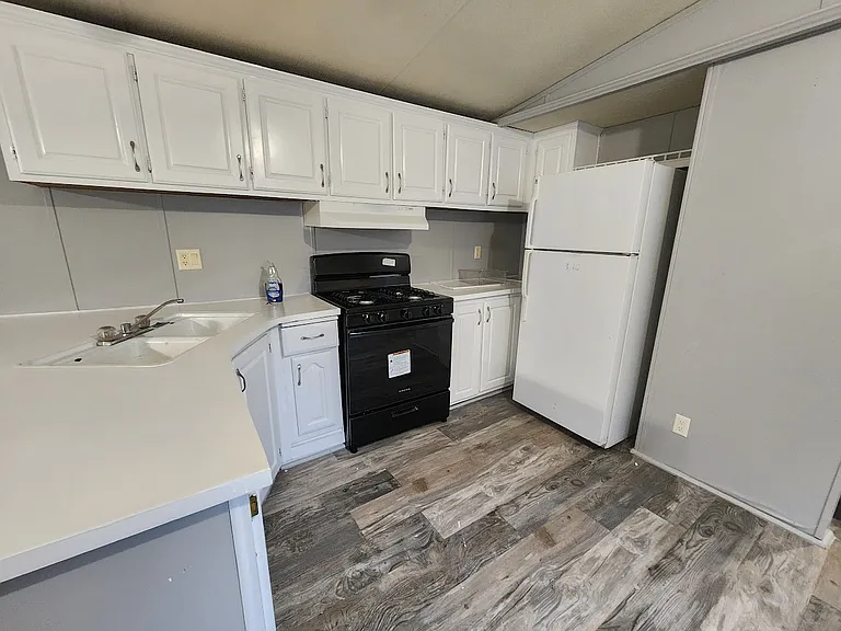 700 W Ridgeway Ave #111 — Photo 3