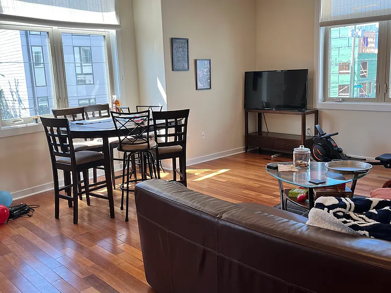 1829 Vineyard St #2 — Photo 2
