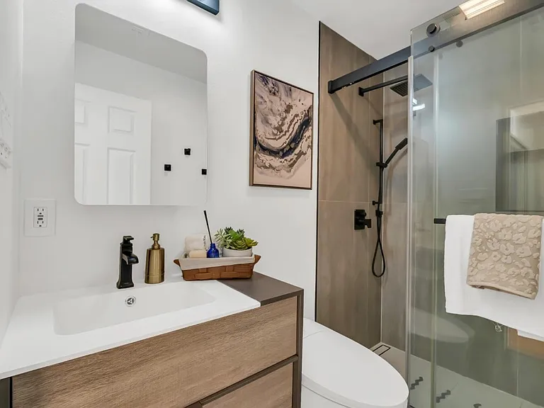 389 Lastreto Ave — Photo 15