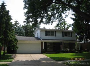 2450 Agustina Dr, Warren, MI 48091