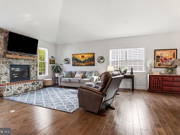 5th image of 106 Brookside Ln