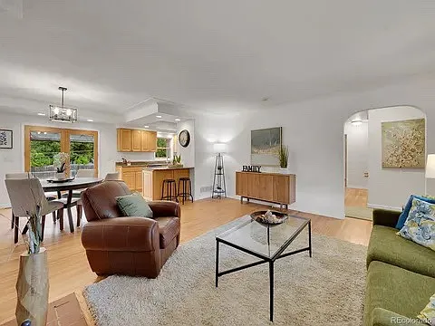 960 Garrison St — Photo 5