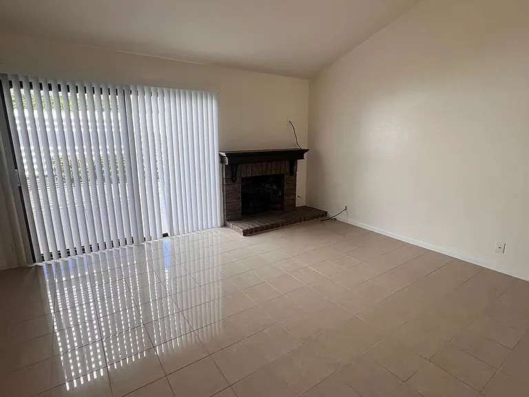 1142 Ashbury Ct — Photo 5