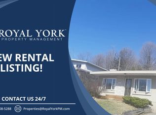 287 Michel Cir #1, Ottawa, ON K1L7P4