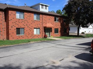 400 Teakwood Ln NE #2, Cedar Rapids, IA 52402