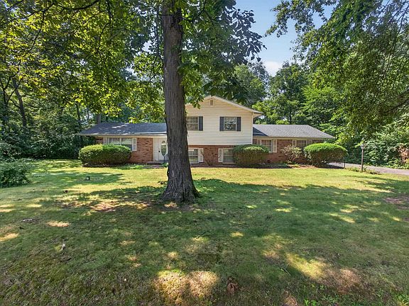 2nd image of 4760 Whippoorwill Dr