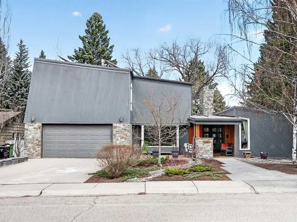 8932 W Baylor Cres SW, Calgary, AB T2V 3N4