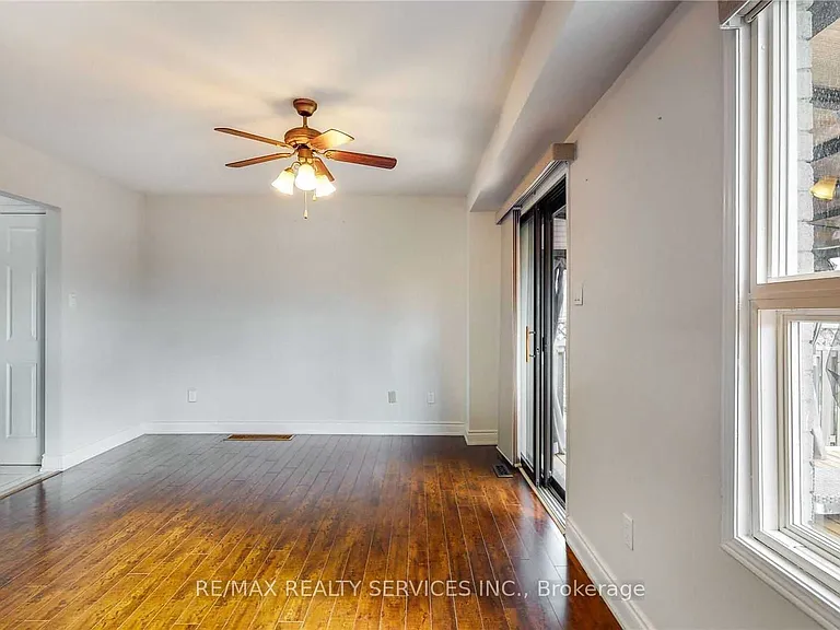 44 Elmstead Ct — Photo 15