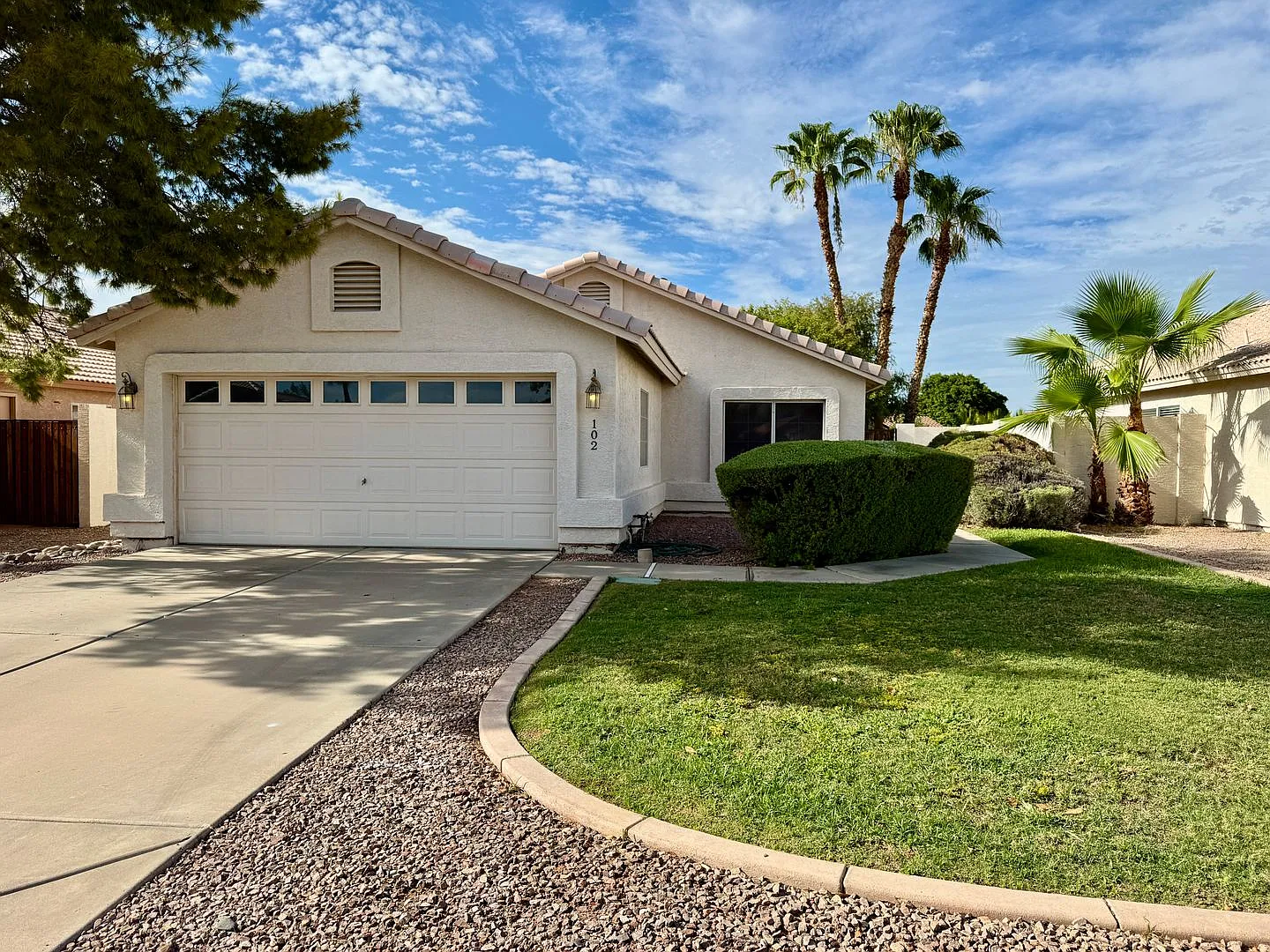 Beautiful 3 bed/2 bath home with tons of upgrades in Gilbert! Close to downtown! — Photo 1