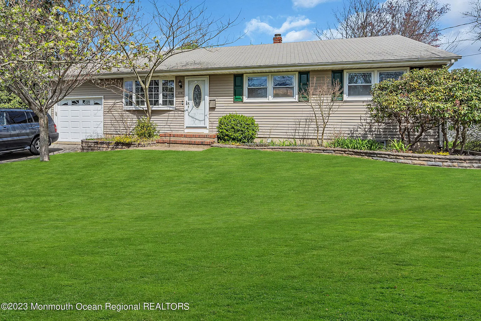 104 Lark Road photo 1