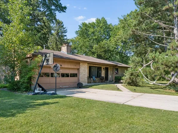 1704 Park Ave W, Highland Park, IL 60035