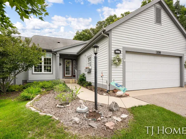 2138 Edington Dr SE, Grand Rapids, MI 49508