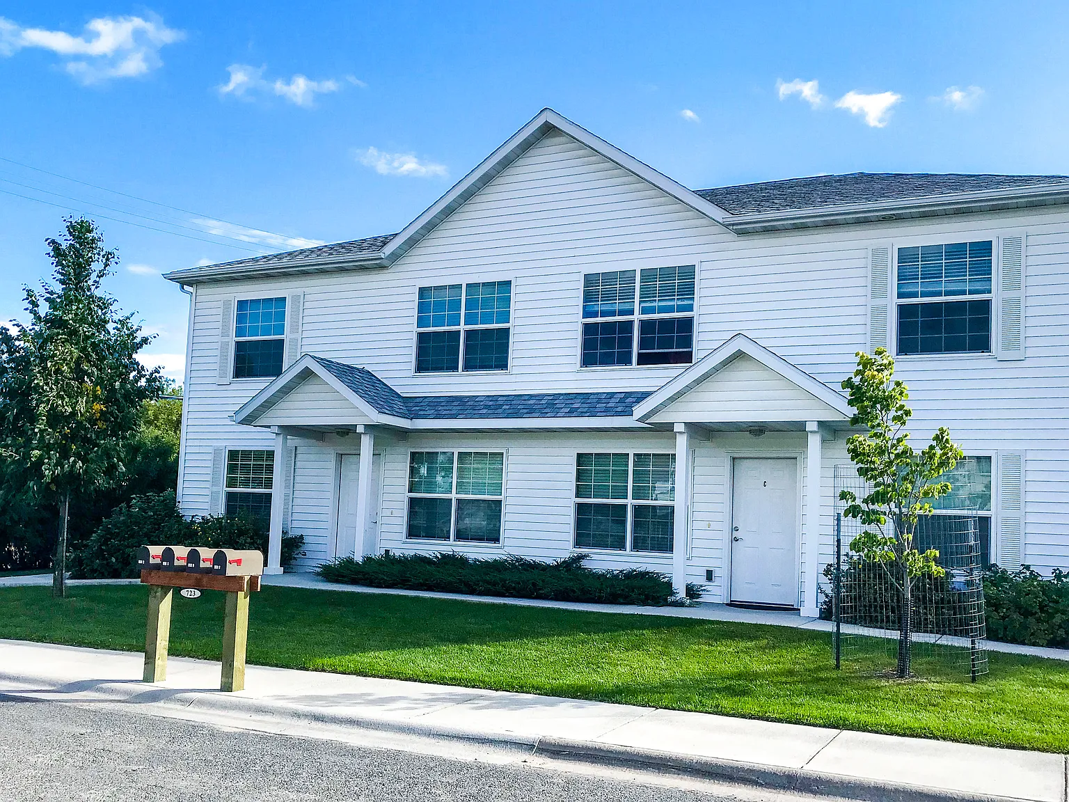 723 Aspen St — Photo 1