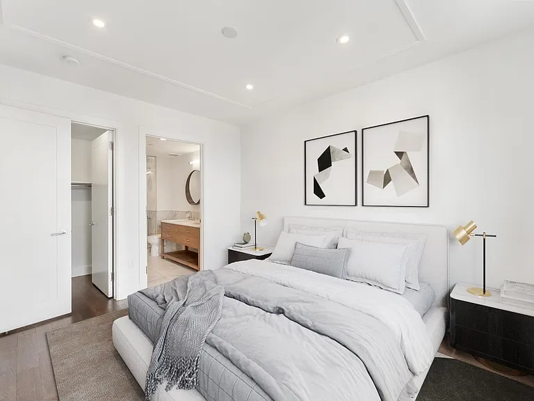 372 9th Luxury Rentals — Photo 38