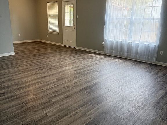 5th image of 706 Rolling Hills Dr