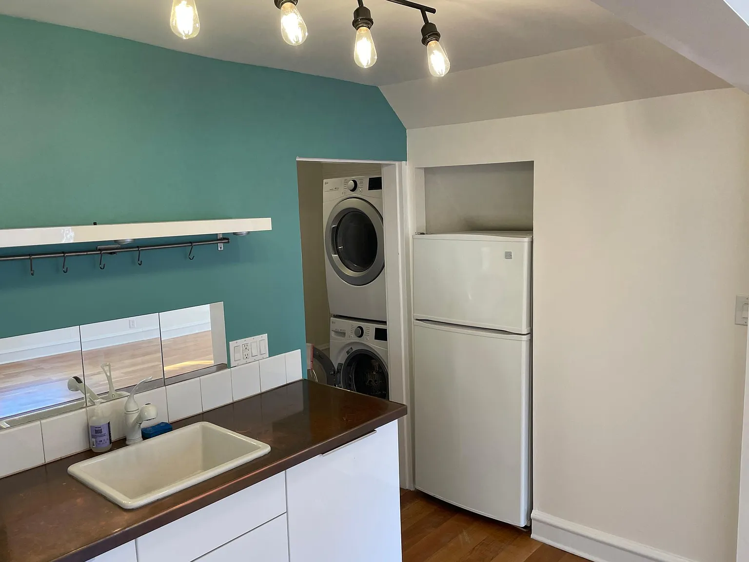 Studio, 750 sqft, $3,750 — Photo 2