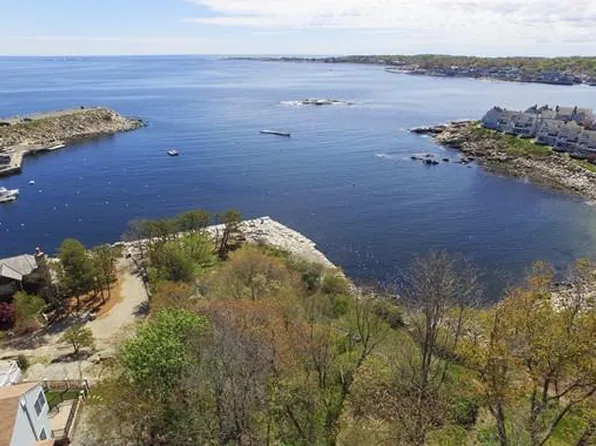 6 Gull Cove Ln, Rockport, MA 01966
