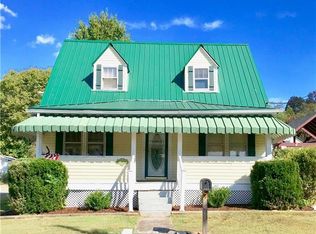 304 6th St, Ripley, WV 25271