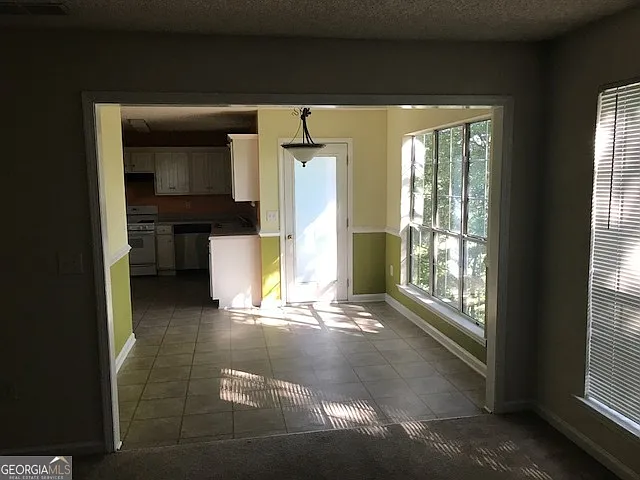 5 bed, 3.0 bath, 2192 sqft, $2,360 — Photo 3