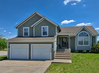 10729 N Manning Ct, Kansas City, MO 64157