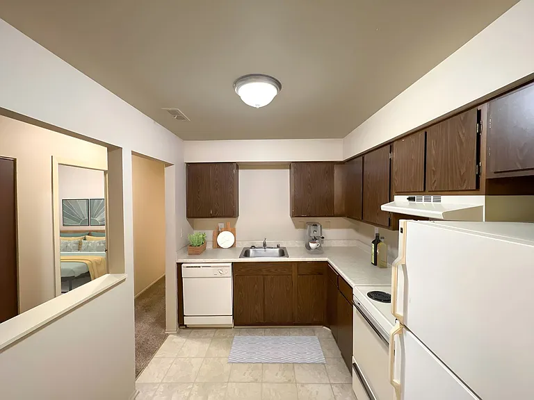 Chalet Villa Lakefront Community — Photo 38