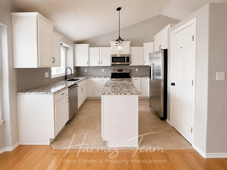 5960 Grapevine Dr — Photo 10