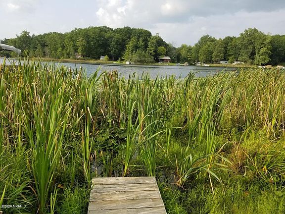 2nd image of 4702 Beech Dr