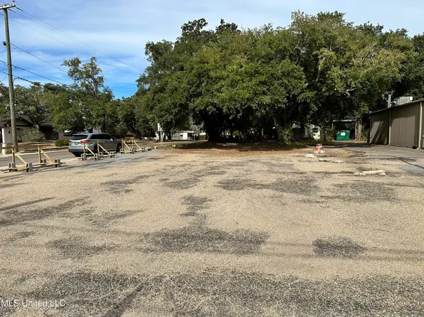 2350 Pass Rd, Biloxi, MS 39531