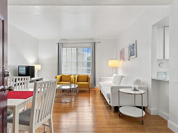 4th image of 1051 Meridian Ave APT 1