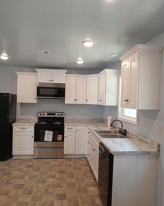 2nd image of 355 E Plum St