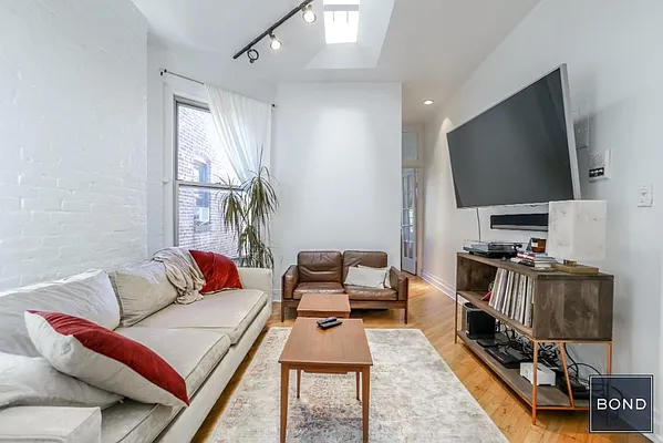 Rented by Bond New York | media 10