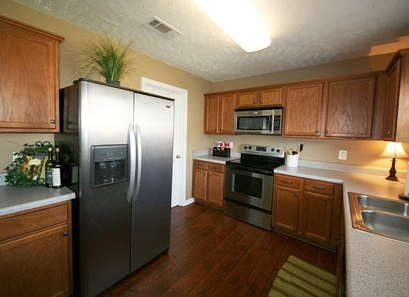 5th image of 3420 Whitebud Ln