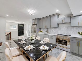 938 Shari Ln, East Meadow, NY 11554
