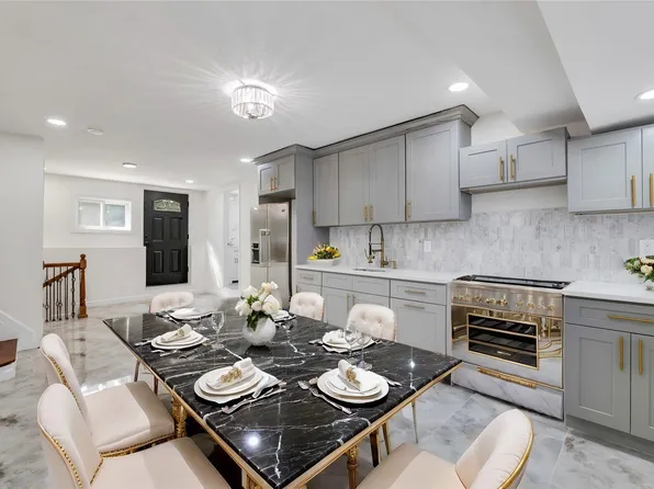 938 Shari Ln, East Meadow, NY 11554