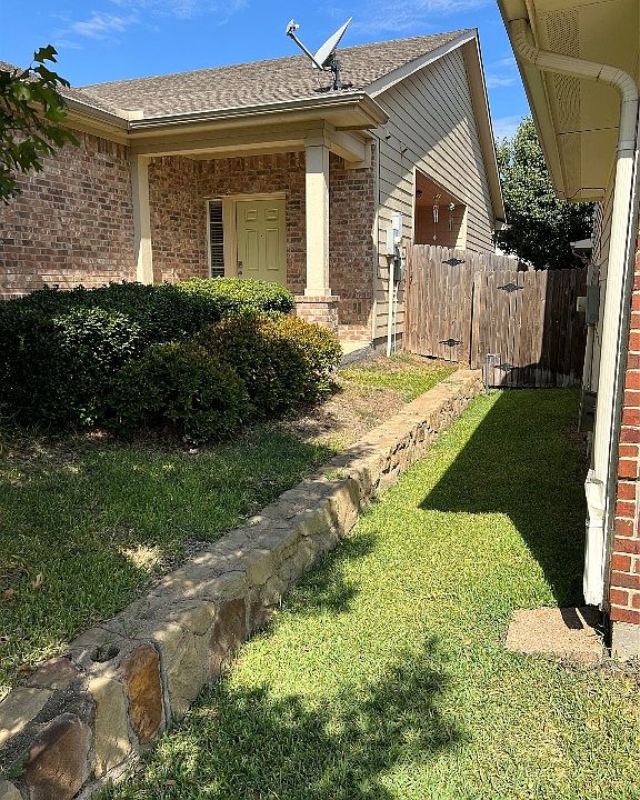 1241 Grand Central Pkwy, Saginaw, TX 76131 MLS 20424366 Zillow