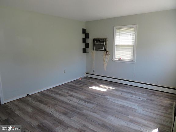 5th image of 307 Fairview Ave