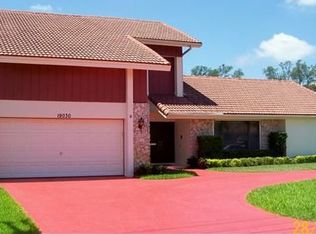 19030 S Saint Andrews Dr, Hialeah, FL 33015