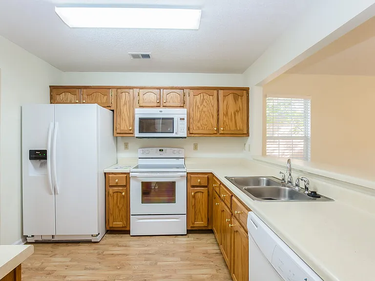 5892 Alexandria Ln — Photo 10