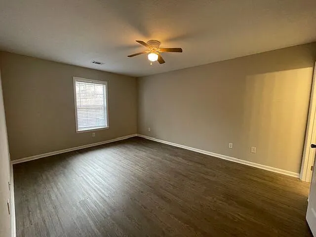 102 Bennington Ln — Photo 11